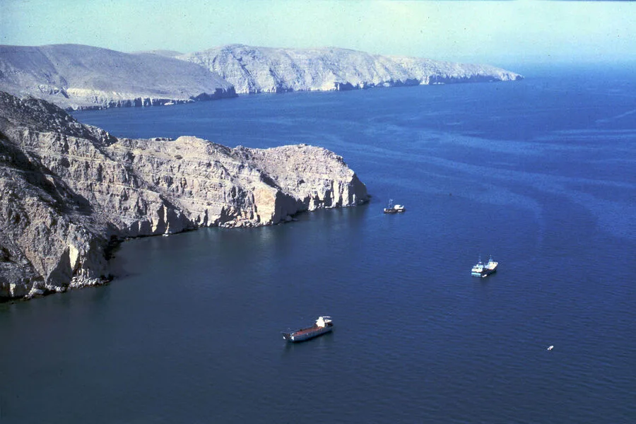 Iran and Oman impose $2 million fee on Strait of Hormuz passage amid ceasefire