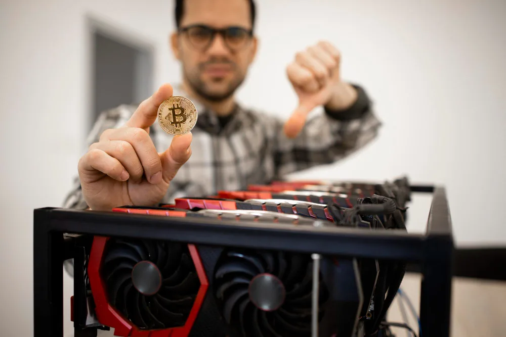 Russia enacts cryptocurrency regulations, impacting Tajikistan's financial ties