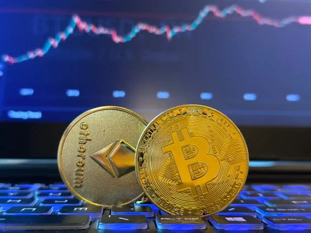Биткоин поднимается до $71,093 на фоне шаткого перемирия с Ираном