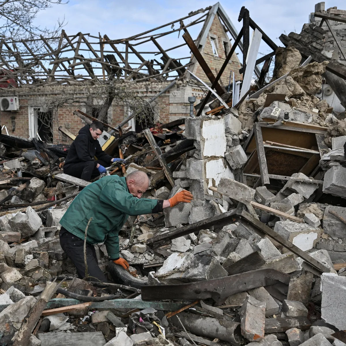 Россия передает Украине 1,000 тел погибших на фоне продолжающегося конфликта