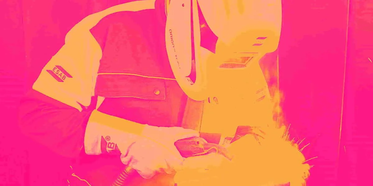 Акции ESAB падают на 13% на фоне снижения S&P 500 на 1,8%