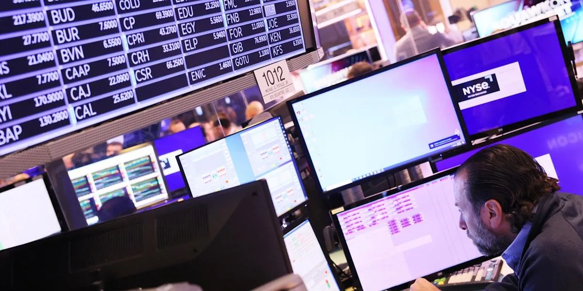 Intel продолжает рост, BlackBerry прогнозирует рост