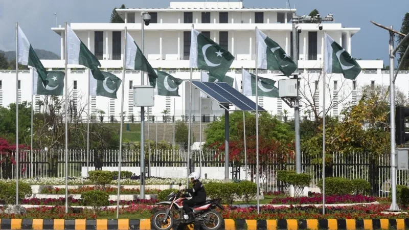 Трамп предупреждает Иран о планах на Ормуз на фоне переговоров в Исламабаде