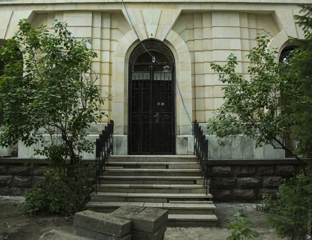 Алматы обновляет фасады зданий современными материалами на фоне ностальгии по ракушечнику