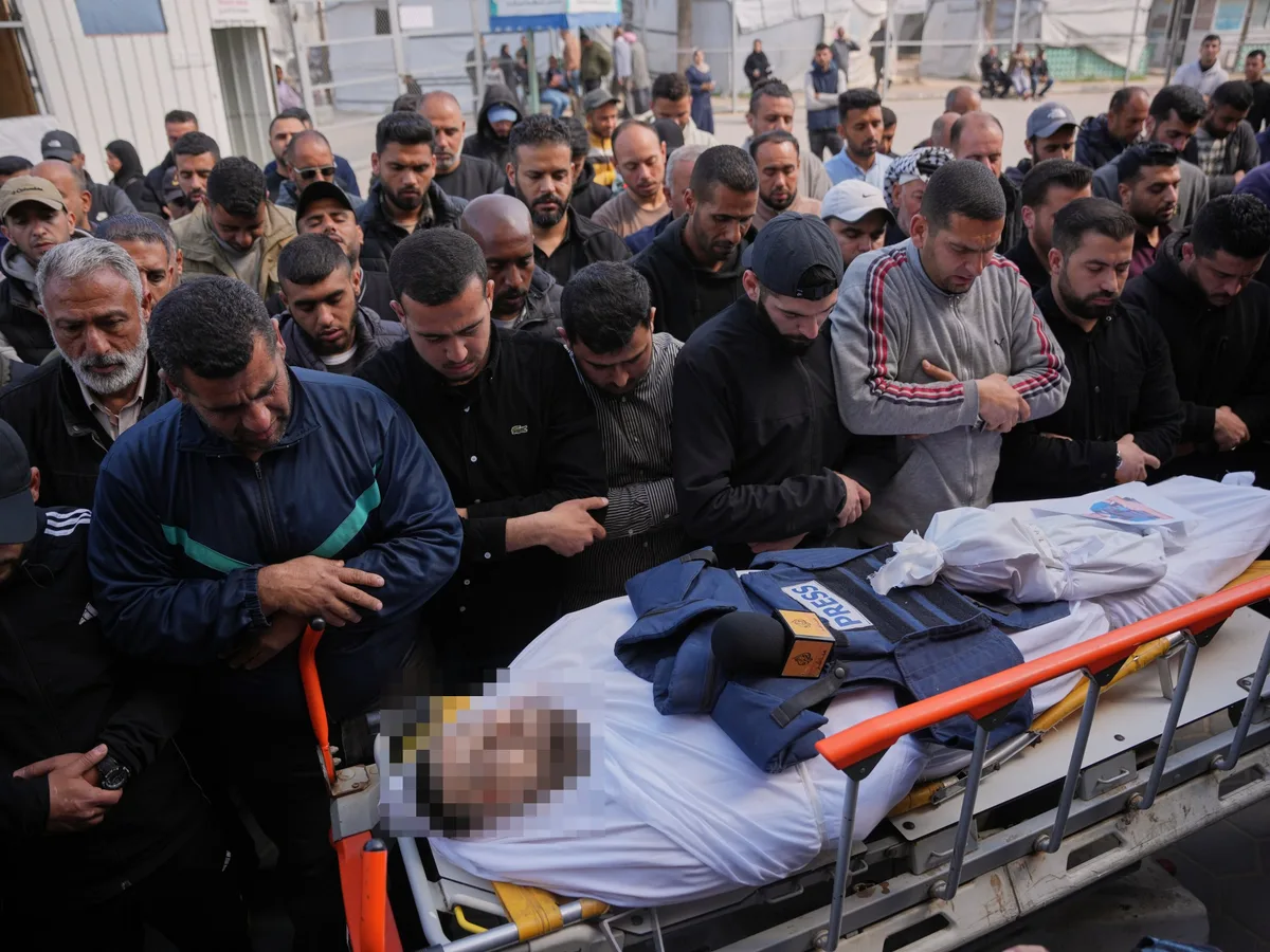 Израиль наносит удары по Газе на фоне перемирия, более 72,000 погибших