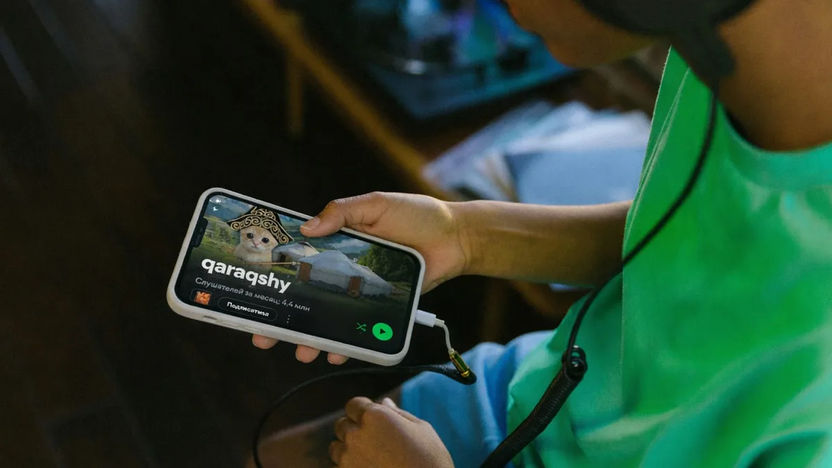 Трек казахстанца стал трендом в TikTok и Instagram, собирая миллионы слушателей