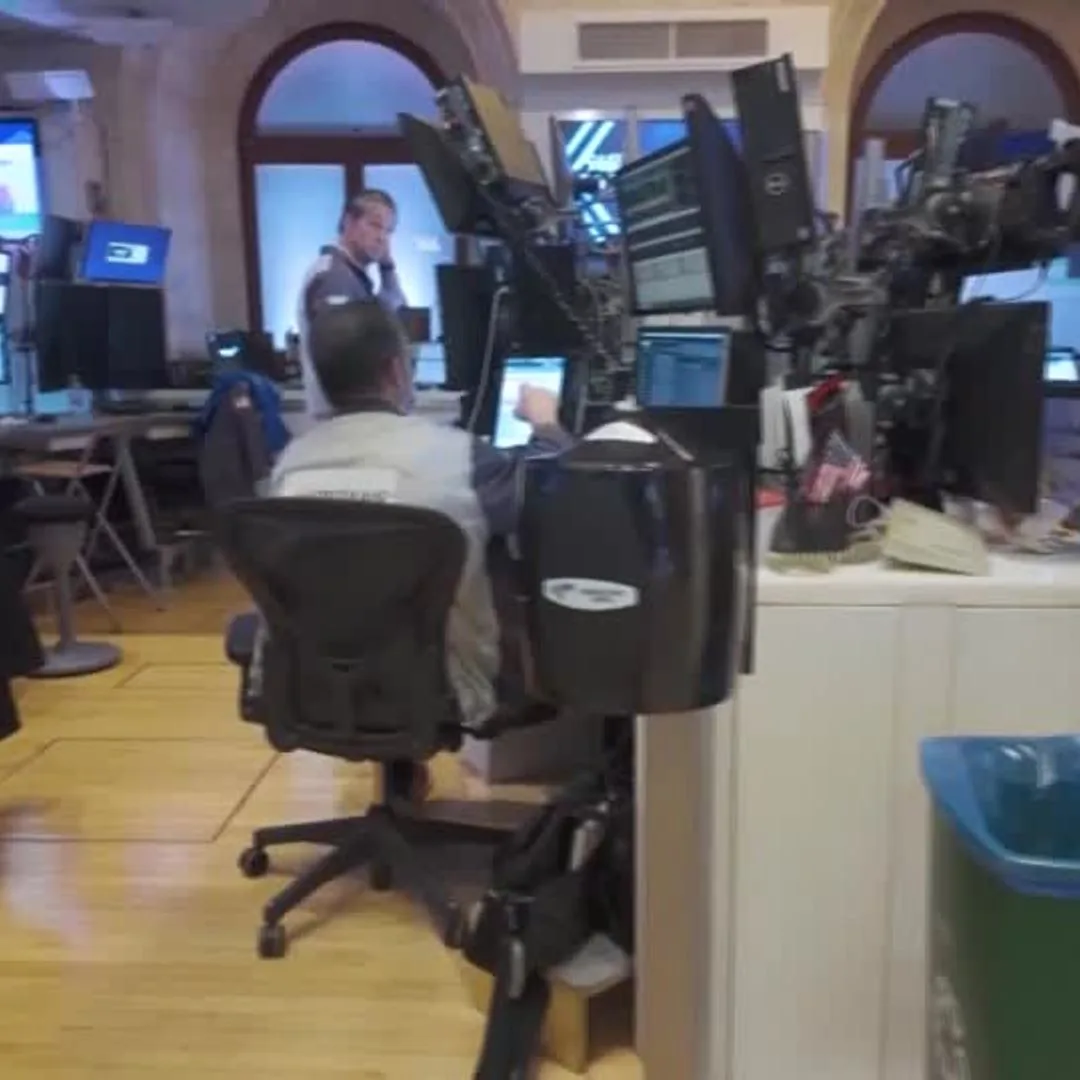 Wall St ends mixed as investors parse Middle East negotiations