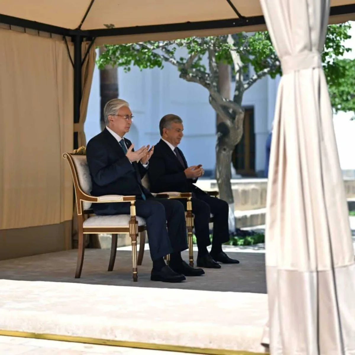 Токаев и Мирзиёев вместе посетили святыню Бухары