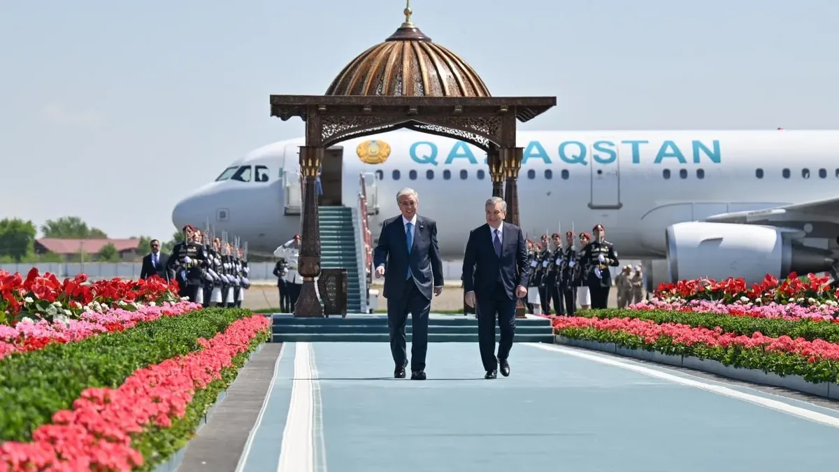 Токаев приземлился в Узбекистане