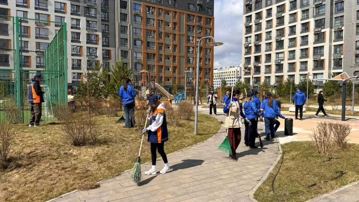 Около 7 тыс. строителей вышли на экоакцию «Таза Казахстан» в Астане