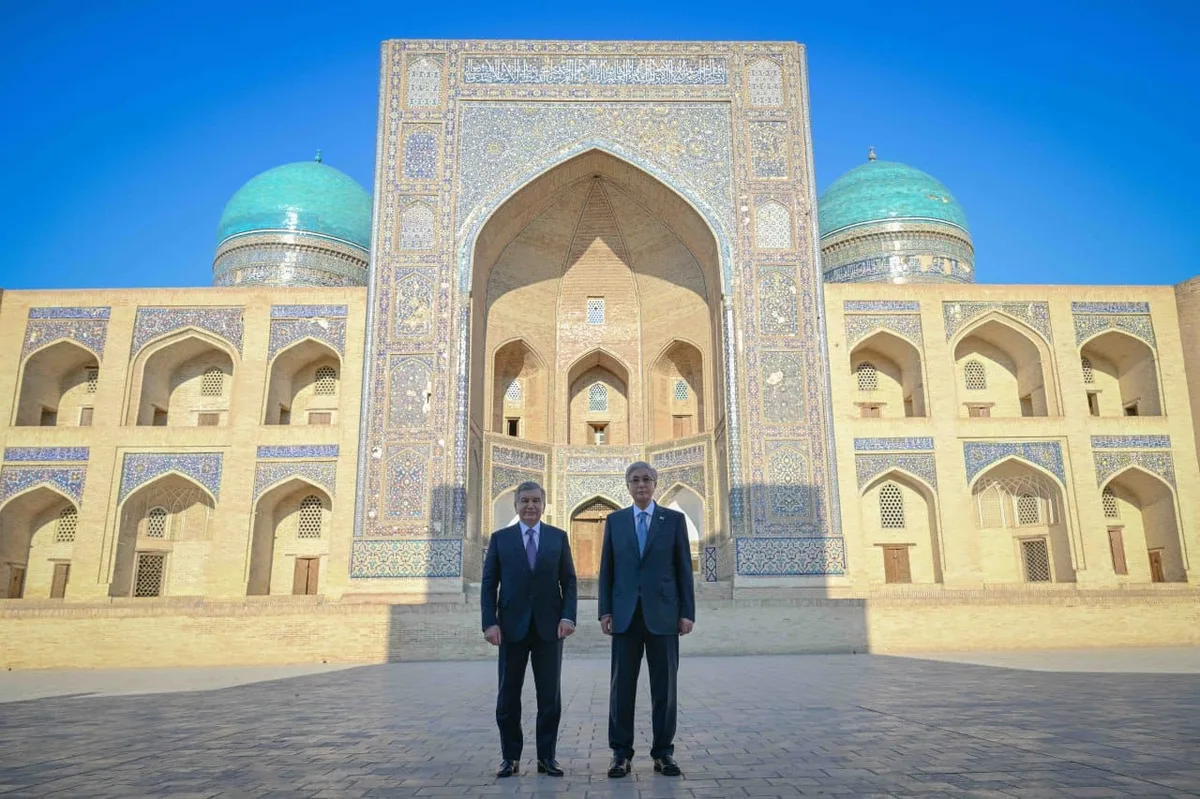 Президенты Казахстана и Узбекистана осмотрели культурные объекты Бухары