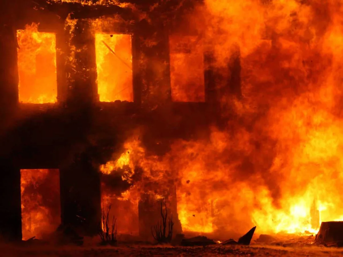 Гибель трех детей в Астане: пожарным мешали ворота и припаркованные авто