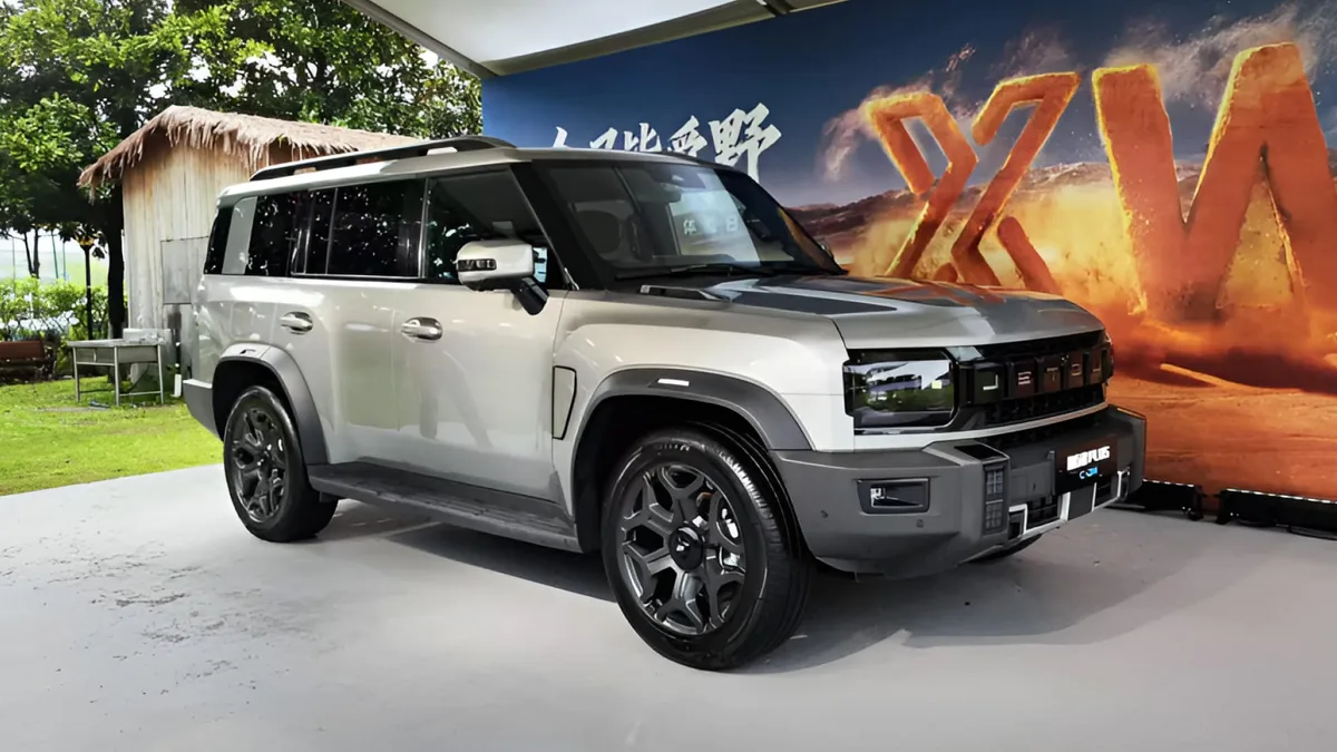 Jetour представил Traveller Plus с ИИ-системой и кроватью в салоне