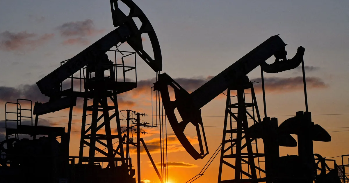 Oil jumps above $100 after US-Iran talks end without a deal
