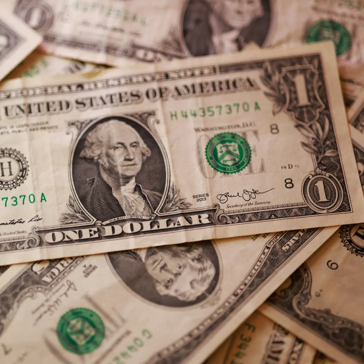 Safe-haven dollar gains as peace talks falter, US to blockade Hormuz - Reuters