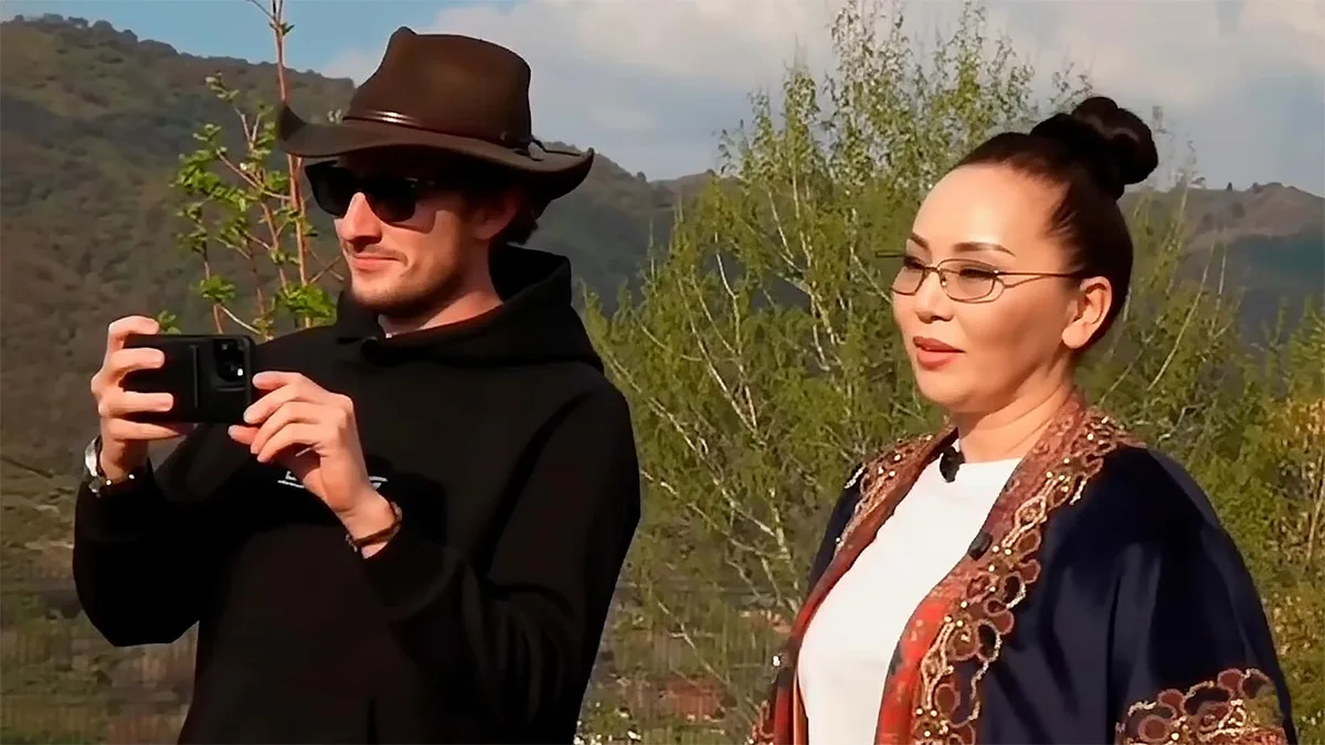 Баян Алагузова лучше Минтуризма показала казахское гостеприимство американцу