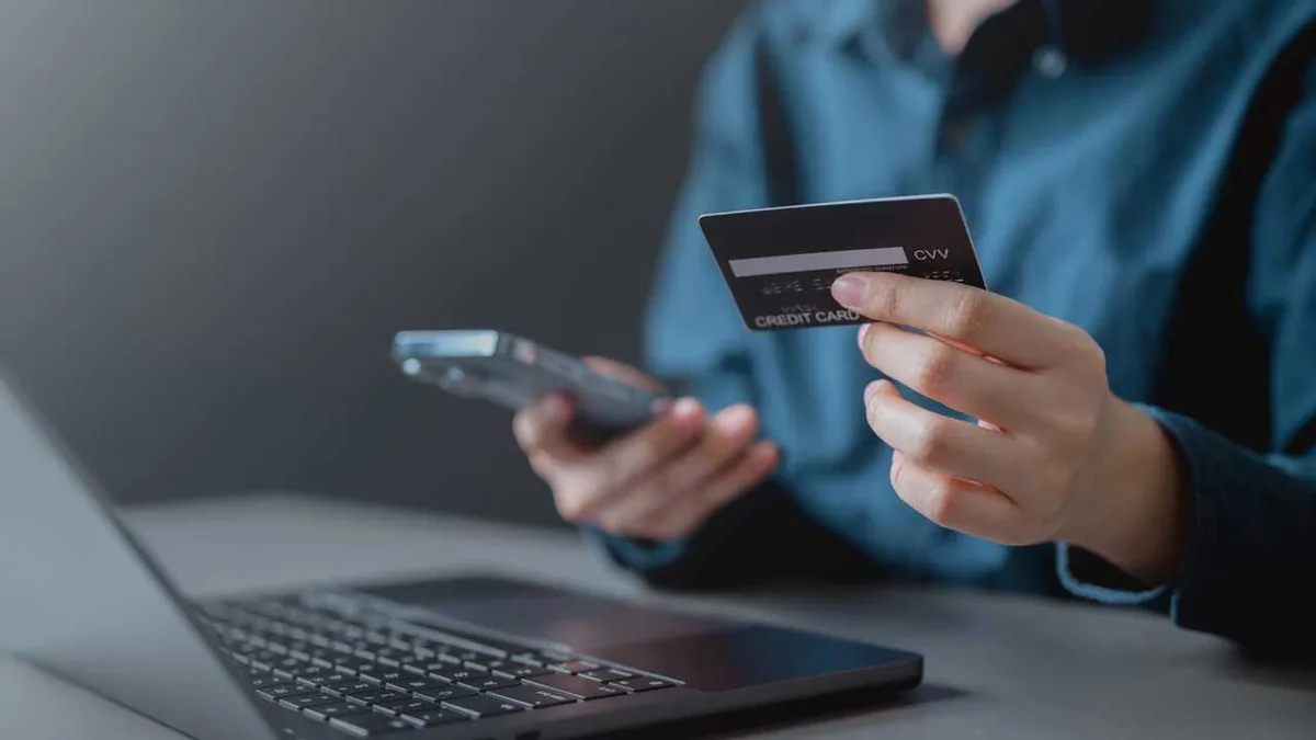 Бывшим женам запретили напрямую пробивать счета мужей в банках в Казахстане