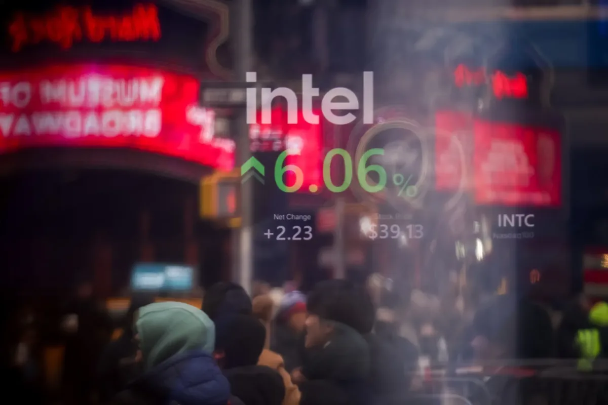 Intel’s $100 Billion April Rally Makes It Market’s Hottest Stock