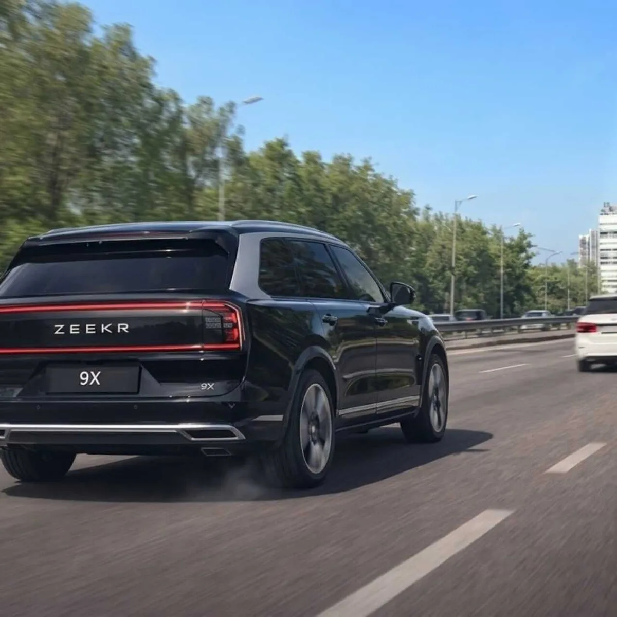 Еще один Zeekr 9X устроил гонки на аль-Фараби в Алматы