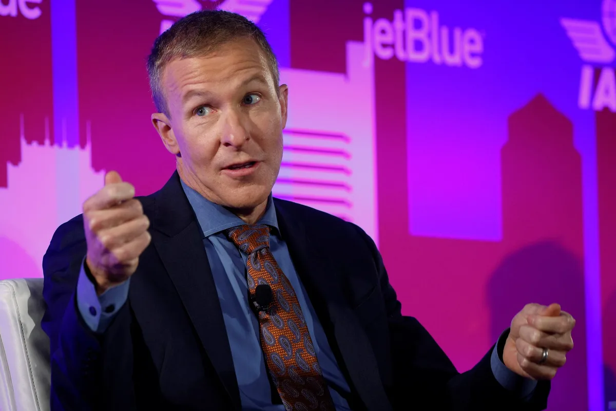 United Airlines CEO pitched American Airlines tie-up in meeting with Trump, sources say - Reuters