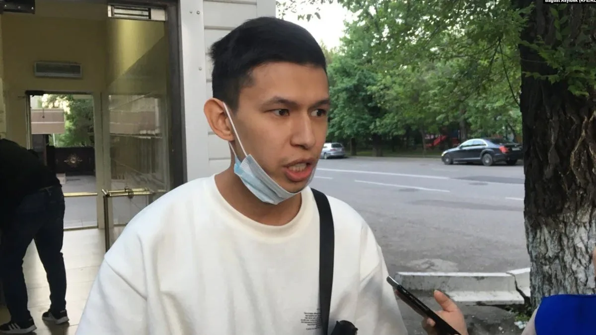 В Казахстане разгорелся скандал из-за видео с унижением учителей в школах