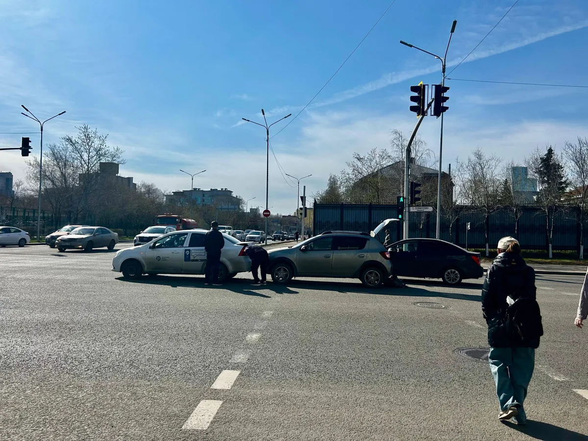 Не паниковать и не уезжать: как действовать при ДТП в Казахстане