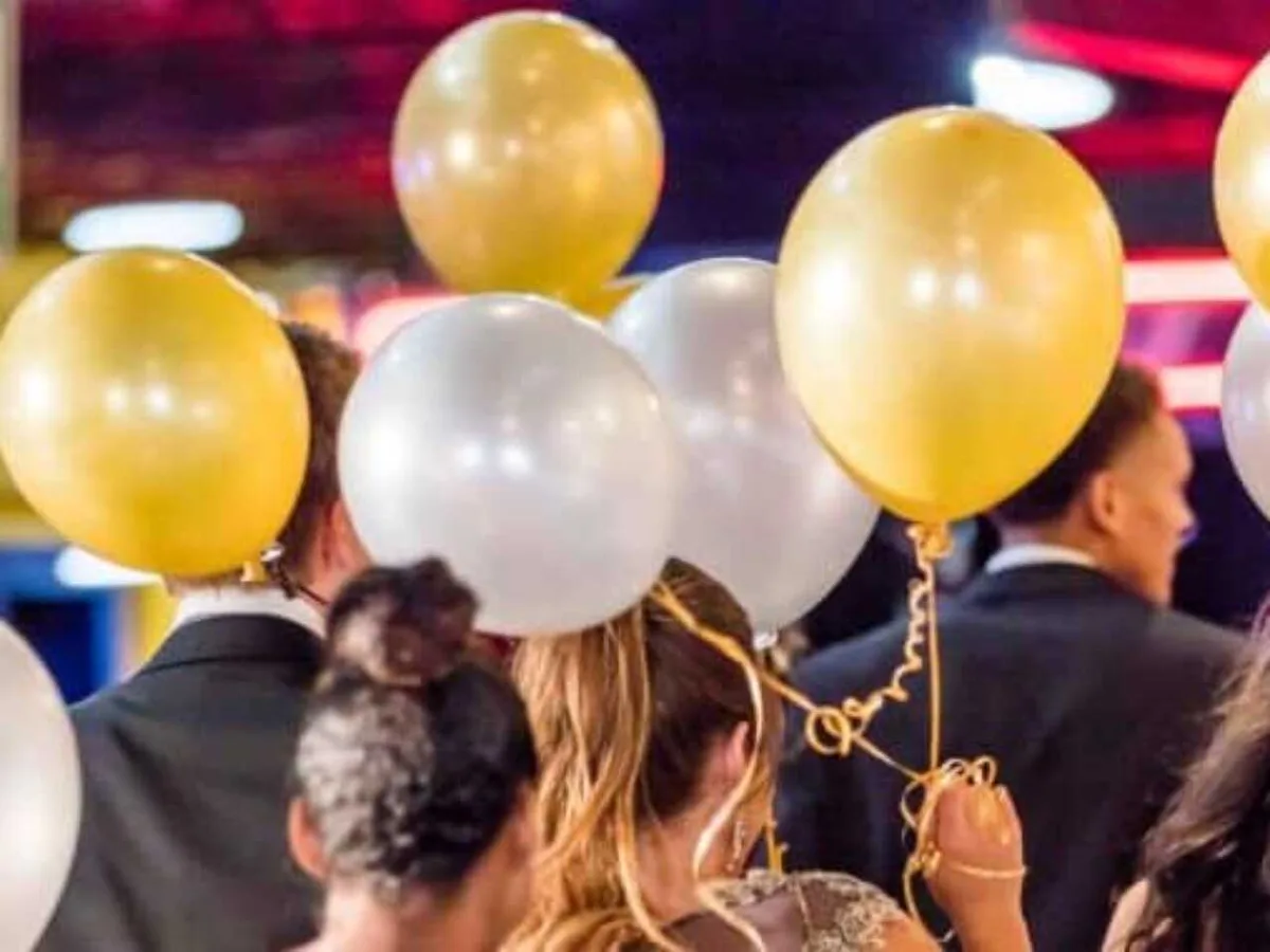 Несмотря на запреты, родители готовят казахстанским выпускникам пышные праздники