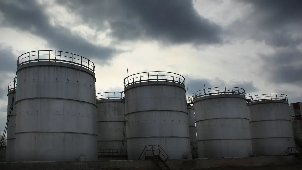 Добыча нефти в Казахстане в первом квартале снизилась почти на 20%