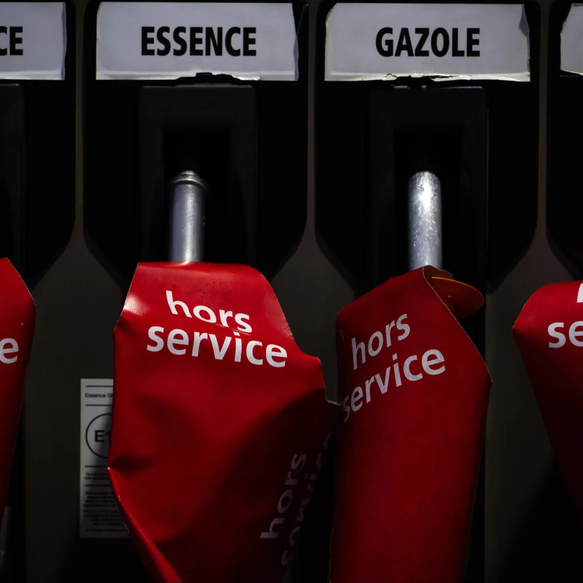 Stocks rise, oil prices retreat on hopes for Mideast peace deal