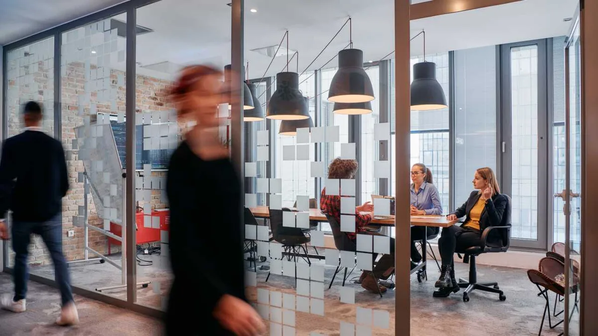 В Казахстане выросла конкуренция за работу и снизились зарплаты