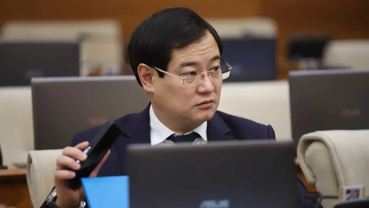 «Сметать все на пути»: Куспеков предложил ввести Fire Lane для пожарных авто