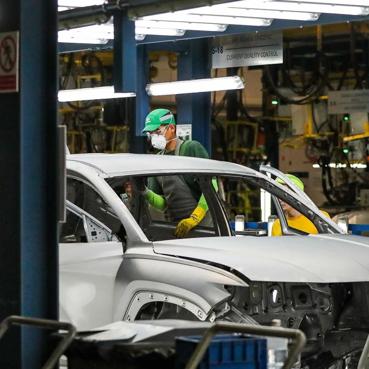 Продажи авто казахстанской сборки в России упали вдвое