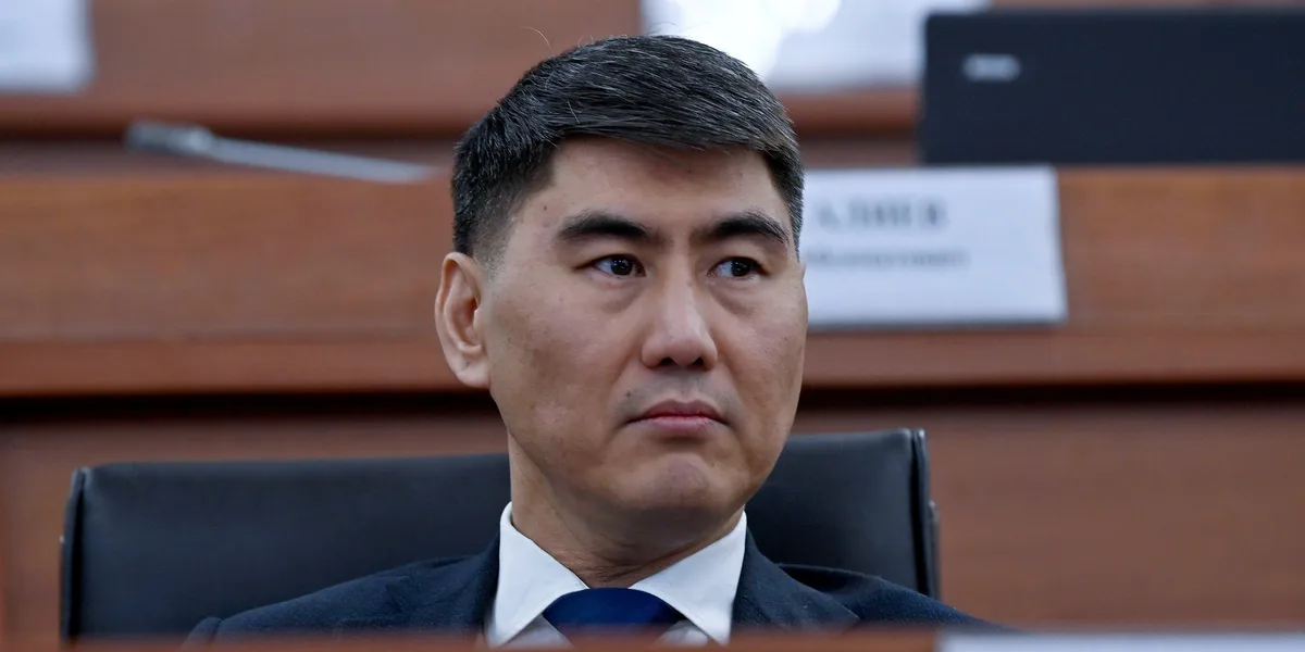 Бывший министр иностранных дел Кыргызстана, экс-депутат парламента Чингиз Айдарбеков добровольно отказался от мандата