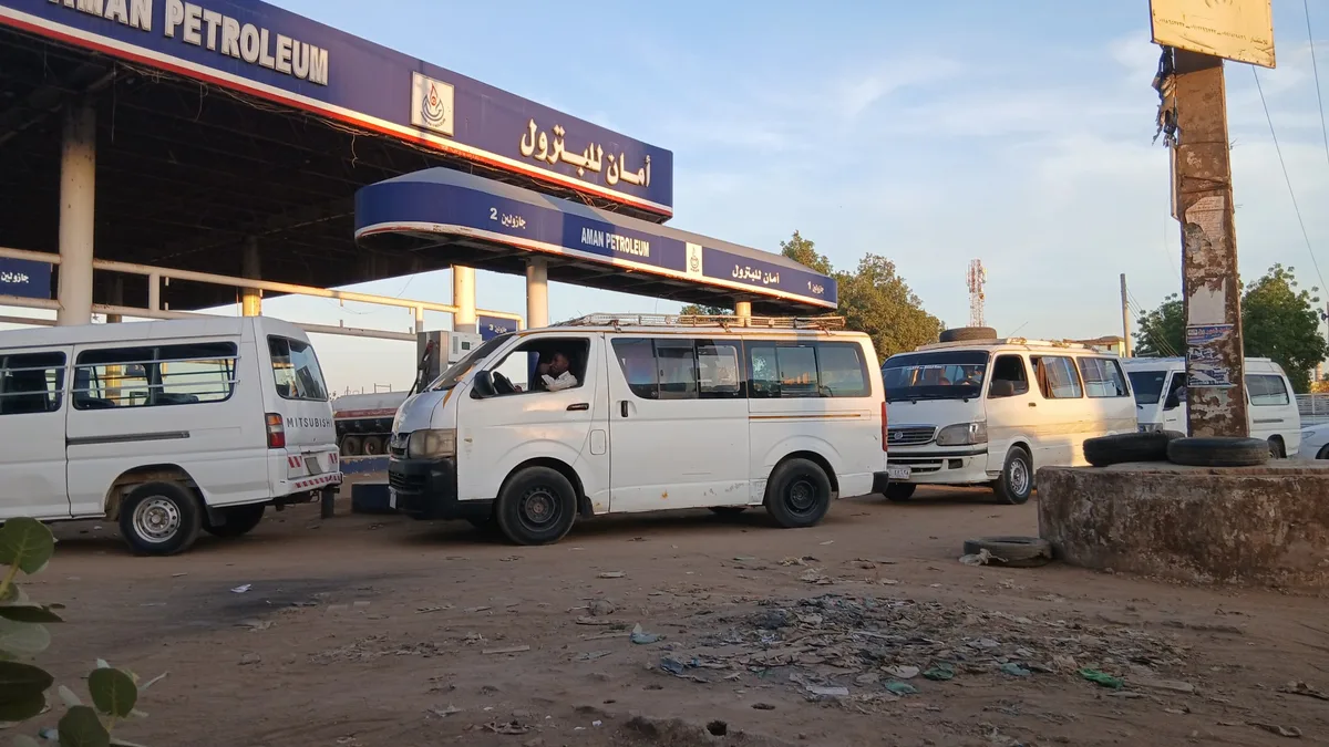 Sudan power crisis: Studying using candles, counting gas station trips