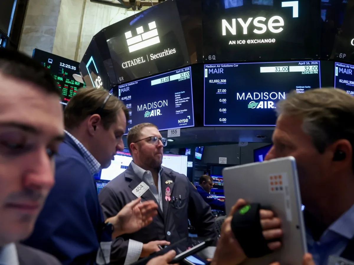 Stocks Climb to New Records With Investors Piling Back Into Tech