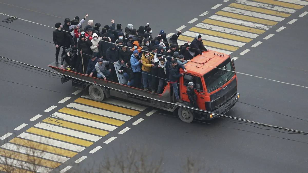 В Алматы объяснили, что будет за помощь казахстанцам в уклонении от армии