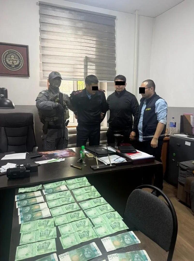 По подозрению в коррупции задержаны замглавы УВД Джалал-Абадской области и следователь