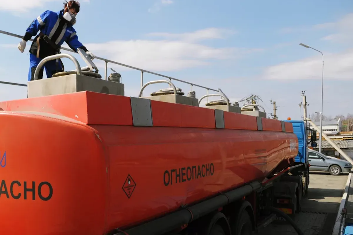 В Казахстане продлят временный запрет на вывоз бензина и дизтоплива
