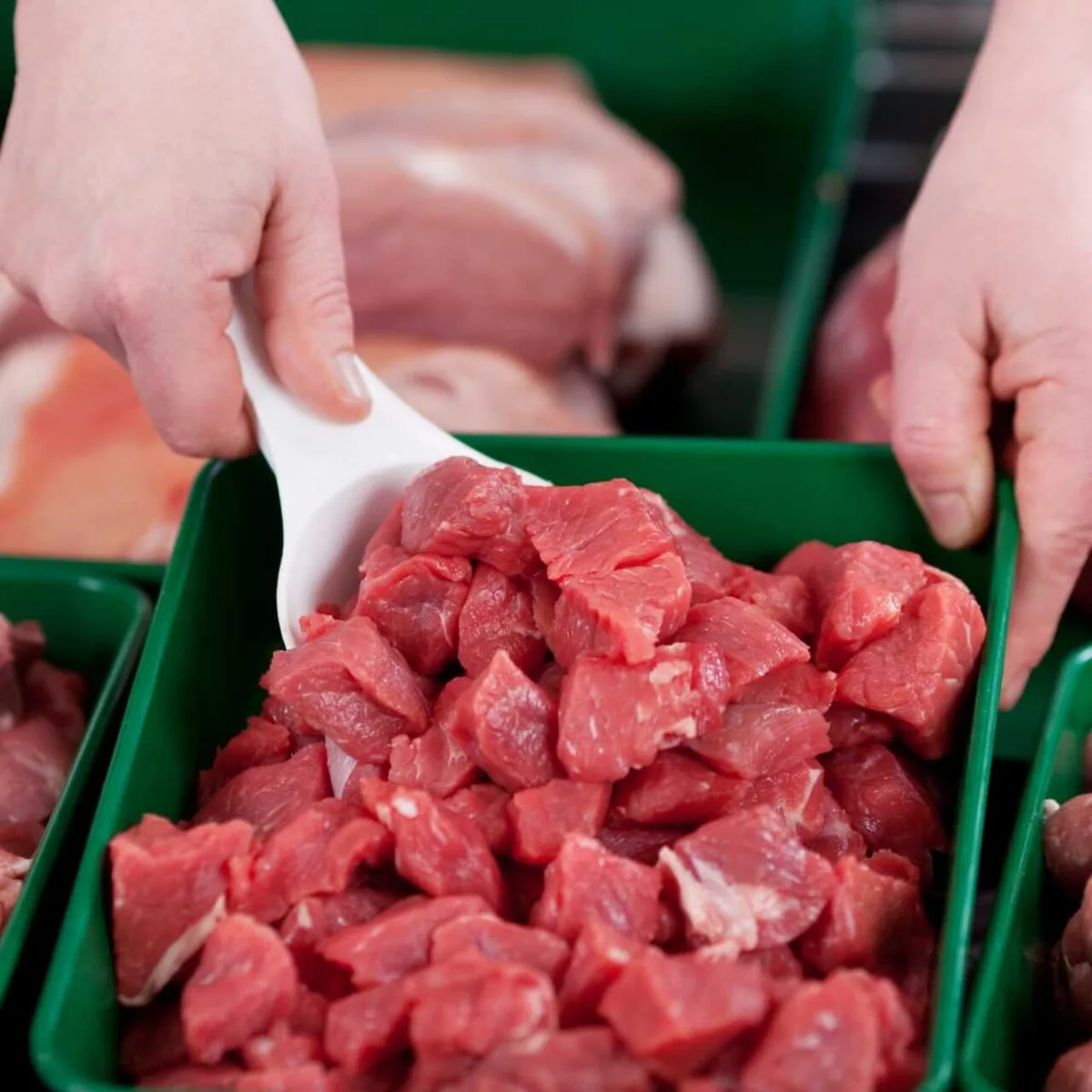 Алматинцы смогут купить мясо, яйца и колбасу по низким ценам в выходные