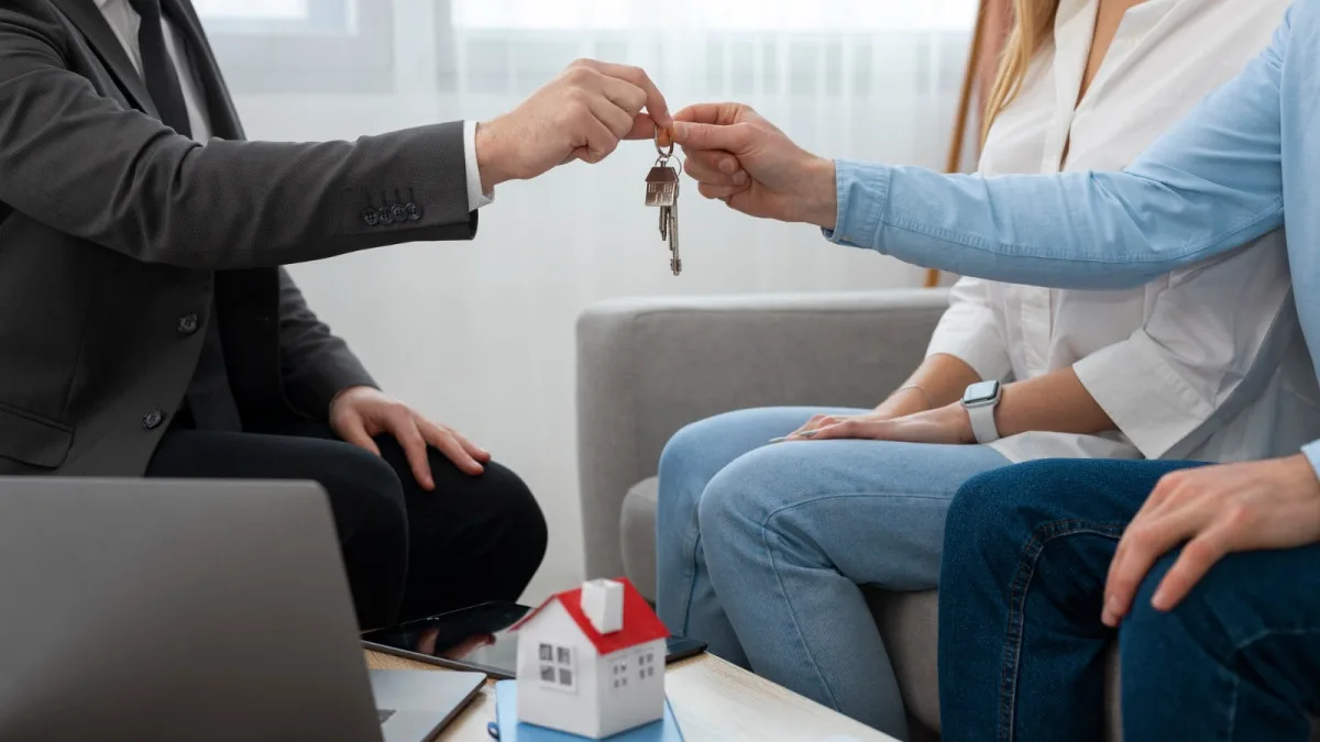 КТЖ запускает программу льготного жилья для железнодорожников