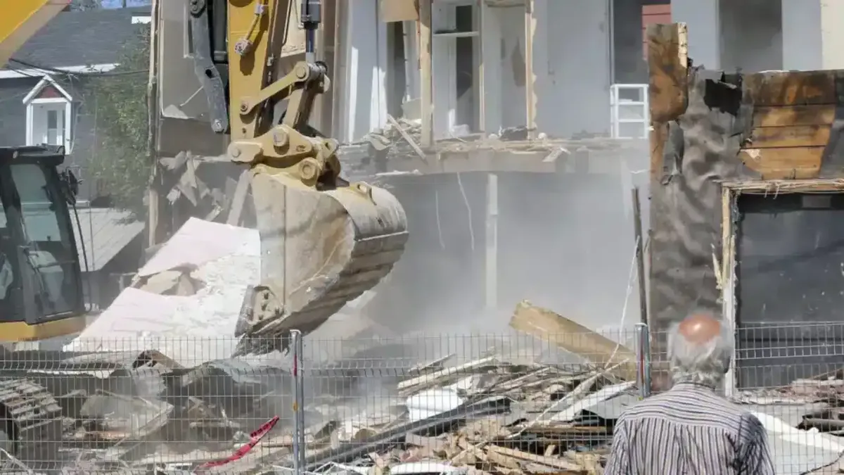 Массовый снос ветхого жилья начался в Алматы