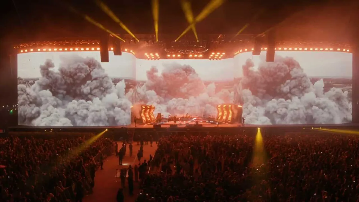 The Strokes завершили концерт, пустив на большой экран видео ударов по Газе и Ирану