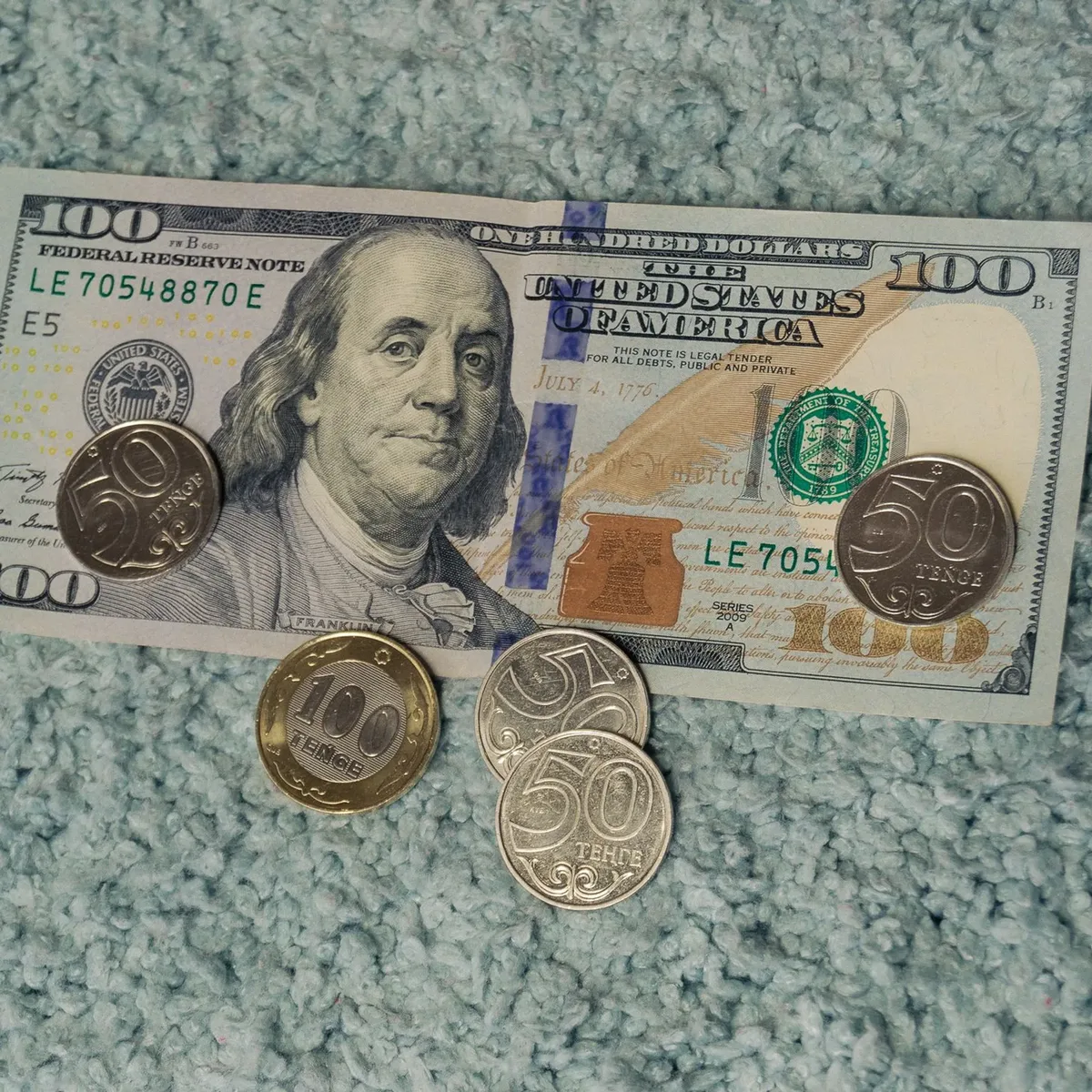 На бирже доллар продается около отметки 470 тенге - Kapital.kz