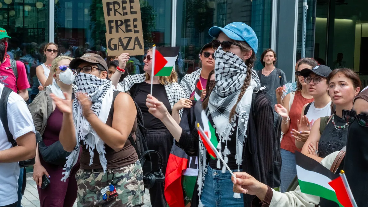 Британские университеты нанимают фирму для наблюдения за про-палестинскими студентами