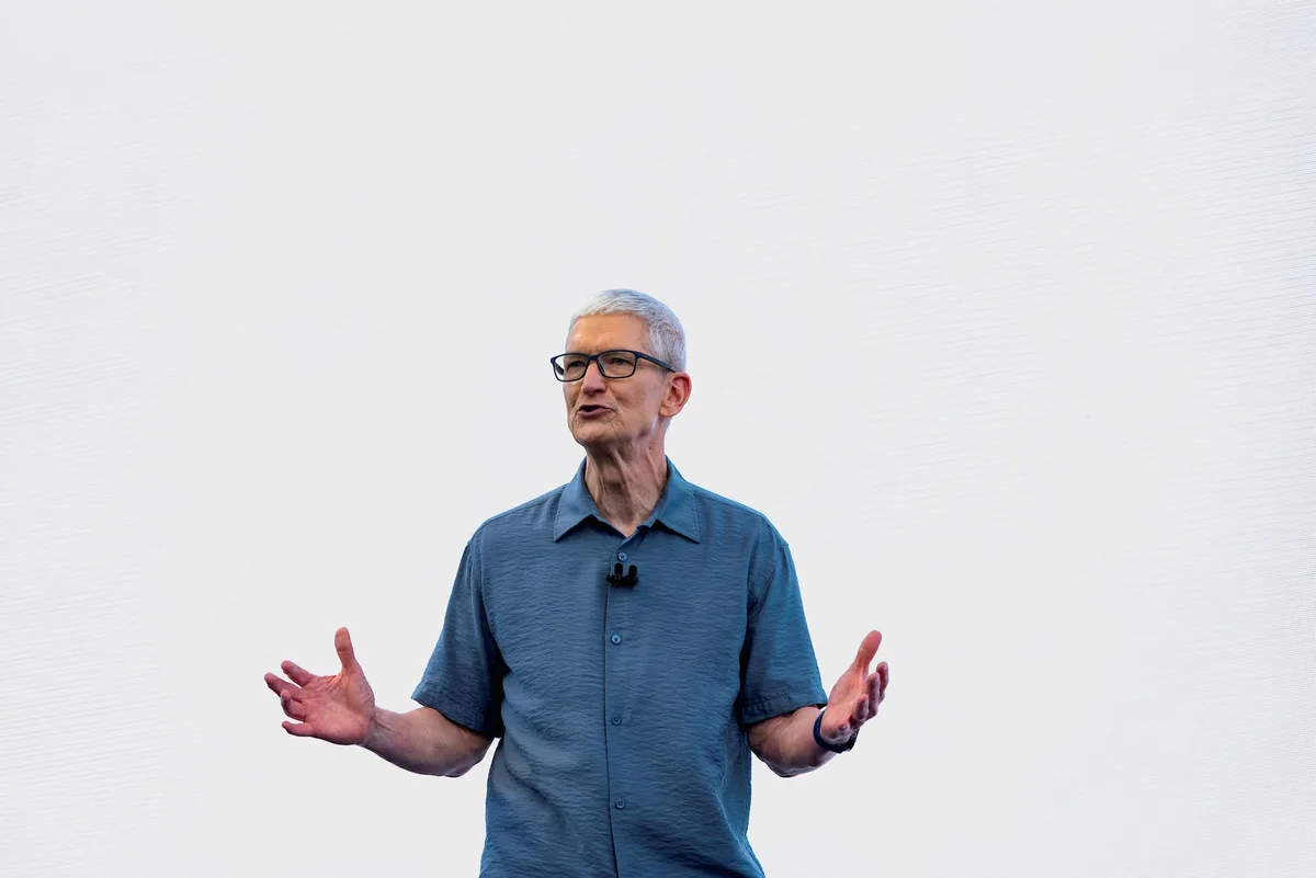 Глава Apple Кук получает похвалу от инвесторов на фоне подготовки к новой роли