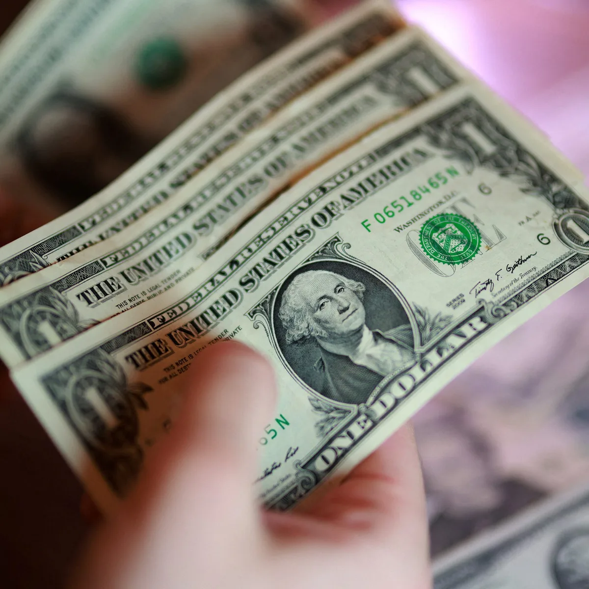 Dollar advances as US-Iran talks suffer setback - Reuters