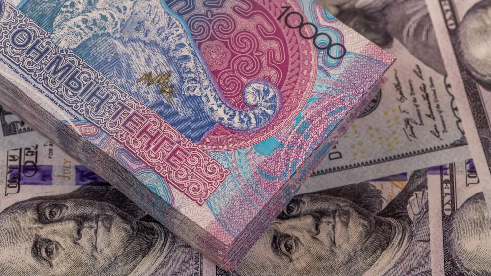 Нацбанк начнет продавать доллары равномерно по новому механизму