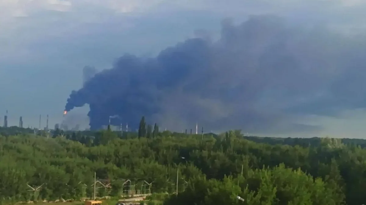 Ұшқышсыз ұшақтар Қазақстан шекарасына жақын Ресейдің ірі МӨЗ-іне шабуыл жасады