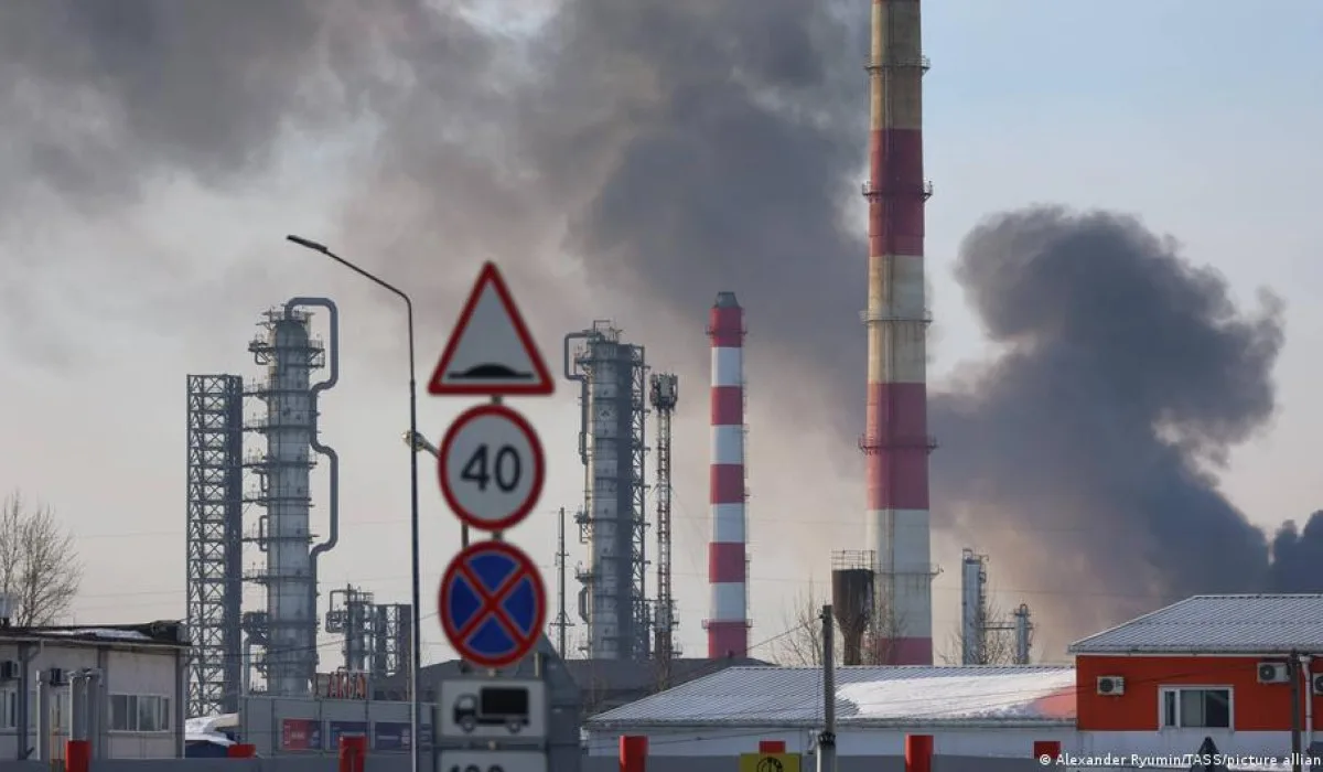 Russia's oil refining falls to lowest in over 20 years