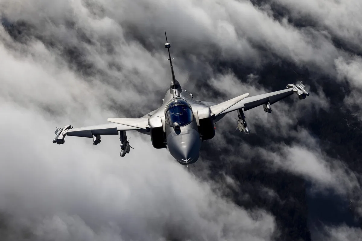 Великобритания выделит €300 млн на 16 истребителей Gripen для Украины